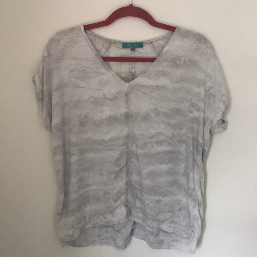 “Cloudy” flowy tee shirt